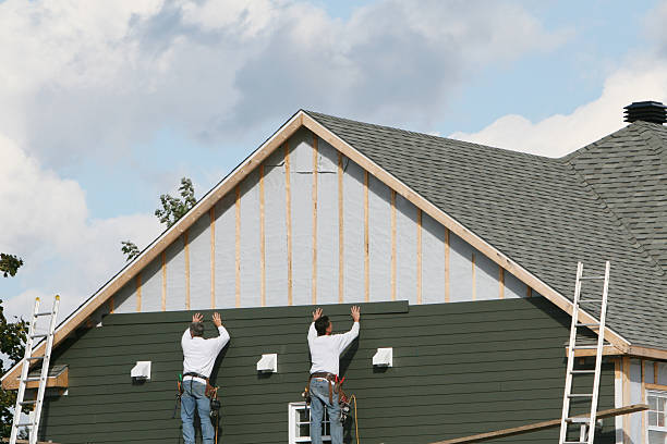 Professional Siding Replacement technician working in Hamilton, IL